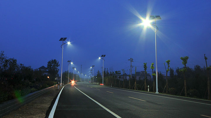 Solar powered street lighting
