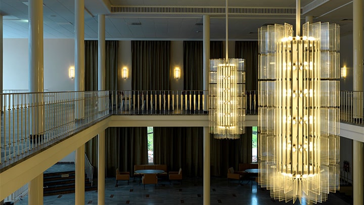 Chandeliers create a luxurious atmosphere with Philips chandelier lighting