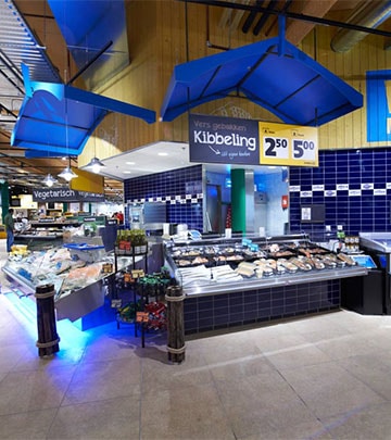 Philips Lighting illuminating fish to show the freshness at Jumbo Foodmarkt, the Netherlands