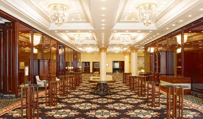 Ritz-Carlton Hotel