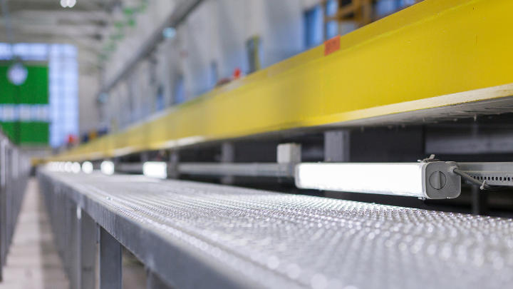 Philips Pacific LED luminaires are installed to provide clear visibility at VR's maintenance hall