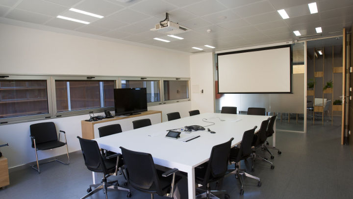 An efficient atmosphere created in the meeting room by Philips Office Lighting solutions at E.ON Spain