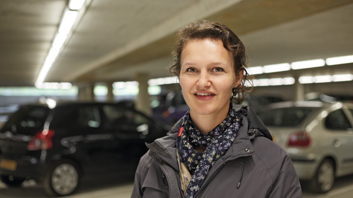  Women smiling in front of the cars at Eiteren parking lit by Philips lighting 