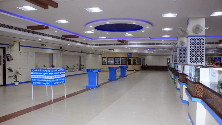 Uniform light output from LED lighting